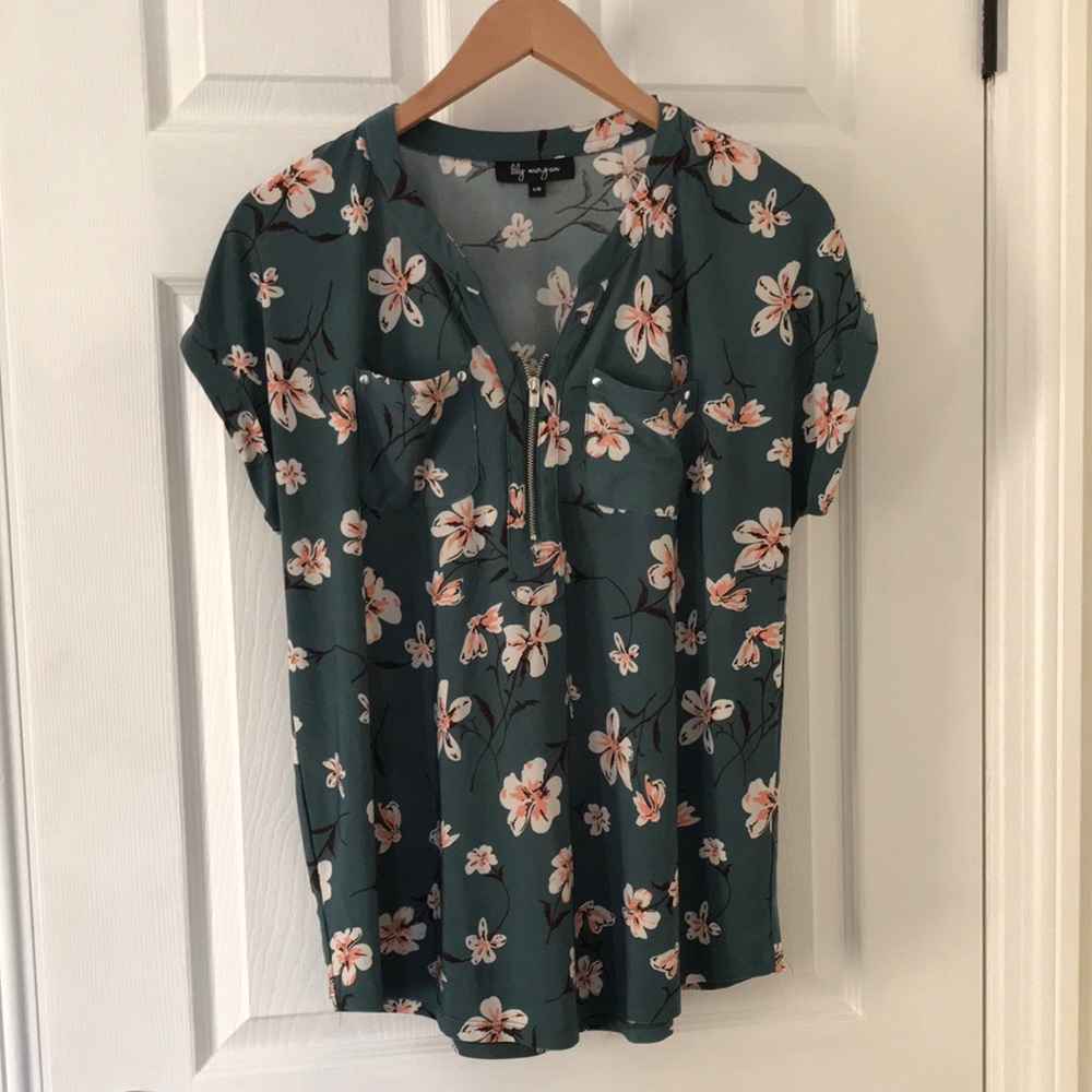 Chic Green and White floral Blouse with Elegant Design